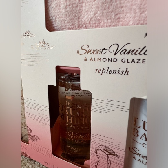 The Luxury Bathing Company Sweet Vanilla & Almond Glaze Bath/Self Care Set - 5pc - Picture 7 of 8
